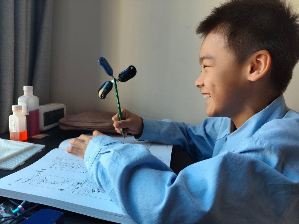家教学生的书桌